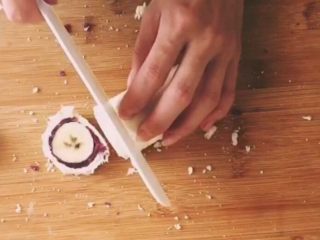 #甜味#香蕉紫薯卷,像切寿司一样吧吐司卷切成宽度大概一致的卷