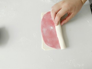#甜味#粉红贝壳小馍馍,从一头卷起来，卷的紧致些，做出的好看。颜色丰富靓丽。