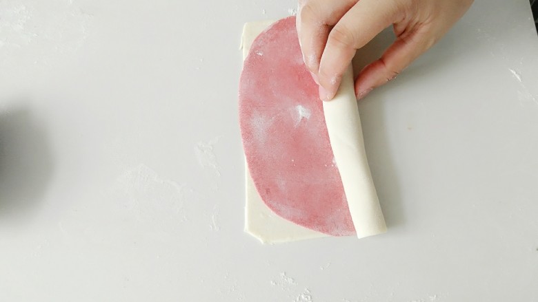 #甜味#粉红贝壳小馍馍,从一头卷起来，卷的紧致些，做出的好看。颜色丰富靓丽。