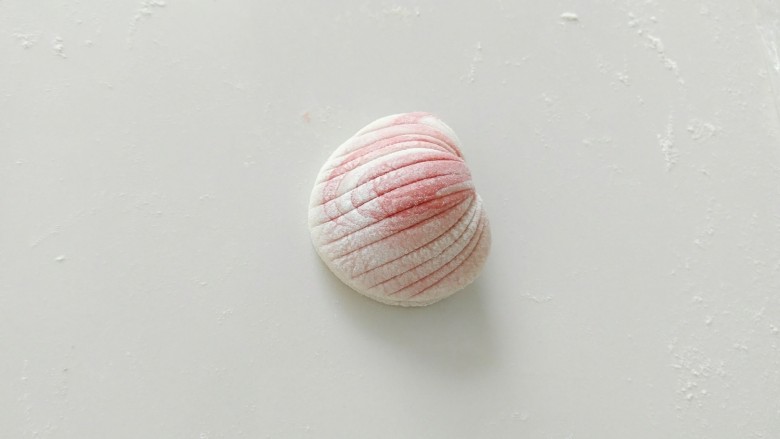 #甜味#粉红贝壳小馍馍,两边一对折，贝壳的样子就呈现在你面前了。