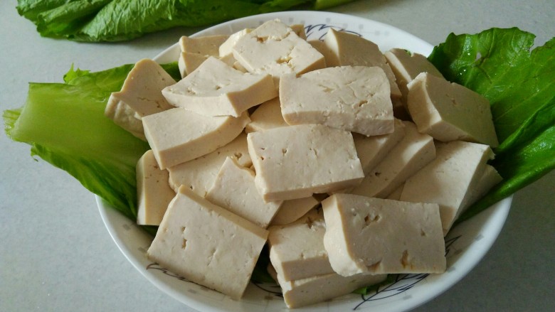 #吃豆腐#＋家常豆腐,如上图切成比较厚的片