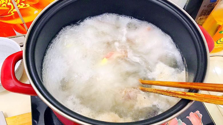 金腿银骨青菜汤
,再煮两分钟！
期间可以用筷子搅拌一下！