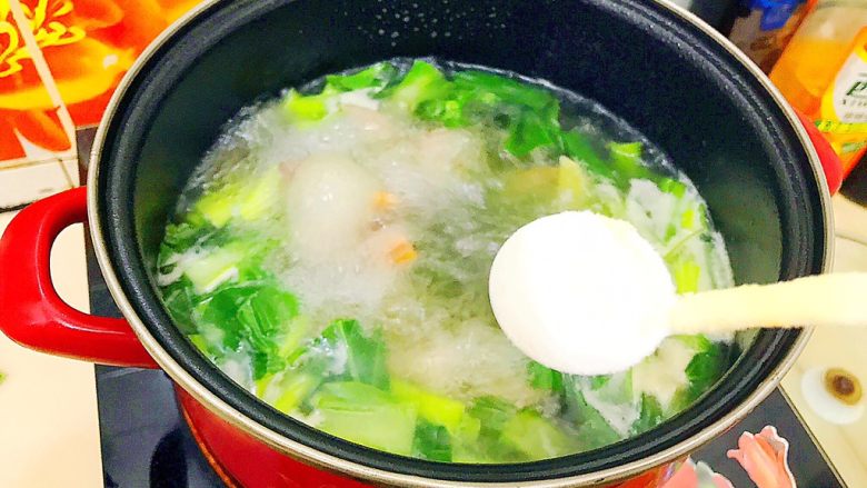 金腿银骨青菜汤
,最后加一勺盐，不用加鸡精已经鲜的不得了啦！