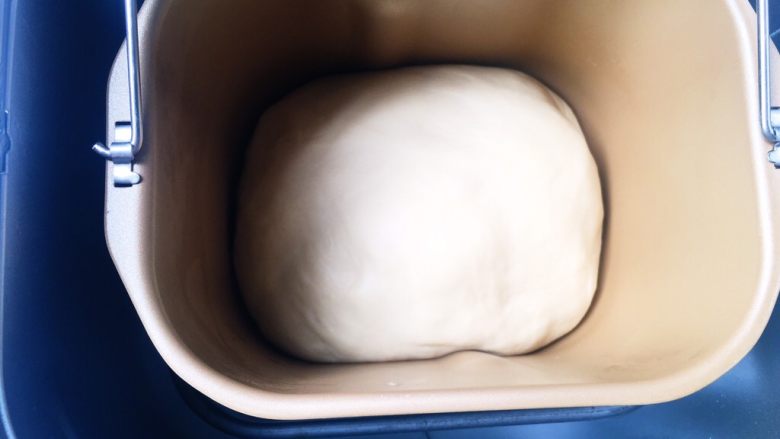 甜味-螺旋坚果面包,发酵至两倍大。
