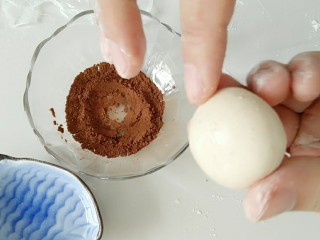 #甜味#香菇花式馒头,表面蘸些清水，不要粘太多，不是洗澡哈！