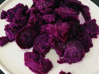 #甜味#双色刀切馒头,紫薯去皮切片蒸熟