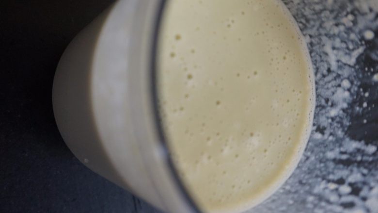 奇亚籽牛油果奶昔#甜味#,牛油果和香蕉充分混入在牛奶中即可