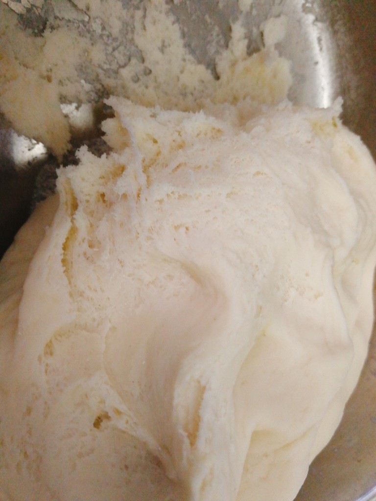 #甜味#仿真土豆--豆沙包,发酵好的面团