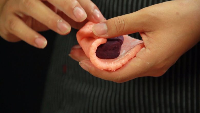 斑斓中秋| 独家创意冰皮儿紫薯月饼,包裹严实