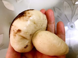 脑洞大开的榴莲馅蘑菇包,把蘑菇把插入，一个美美的蘑菇包就完成啦