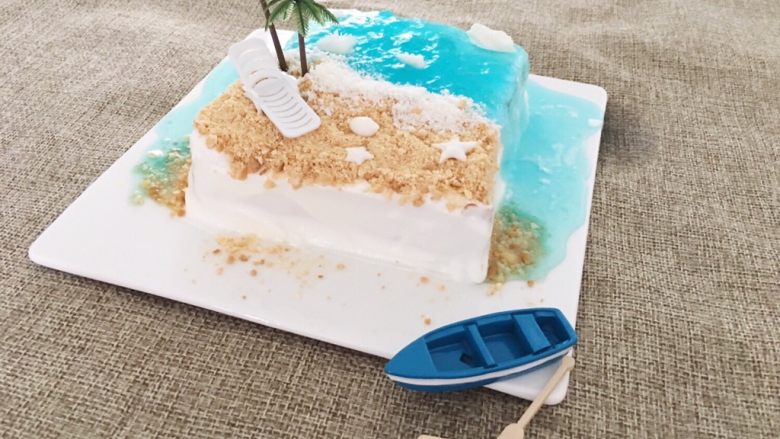 海洋之心戚风奶油蛋糕,同样也可做成想要的形状的蛋糕哦！