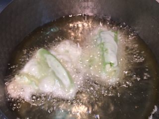 蔬菜天妇罗,芦笋与土豆油炸方法相同。