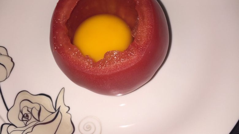 西红柿鸡蛋盅,然后倒入锅中，上气整10分钟即可。