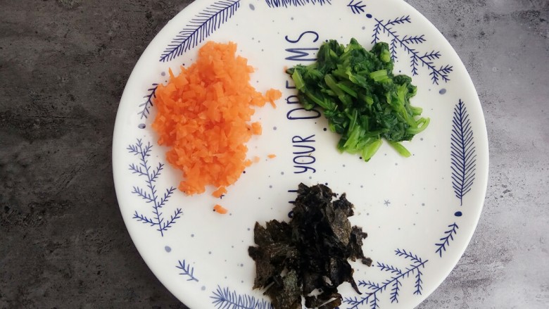 #咸味#菠菜海苔玉子烧,菠菜、胡萝卜、海苔三种颜色搭配在一起就很好看
