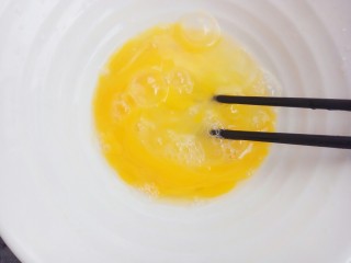 #咸味#菠菜海苔玉子烧,鸡蛋打散