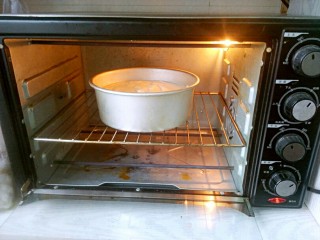 戚风蛋糕（八寸）,烤箱提前预热150°，放在中层考40分钟