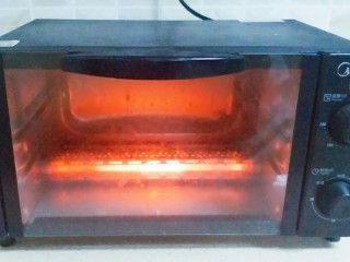 烤中翅,烤箱180℃预热10分钟