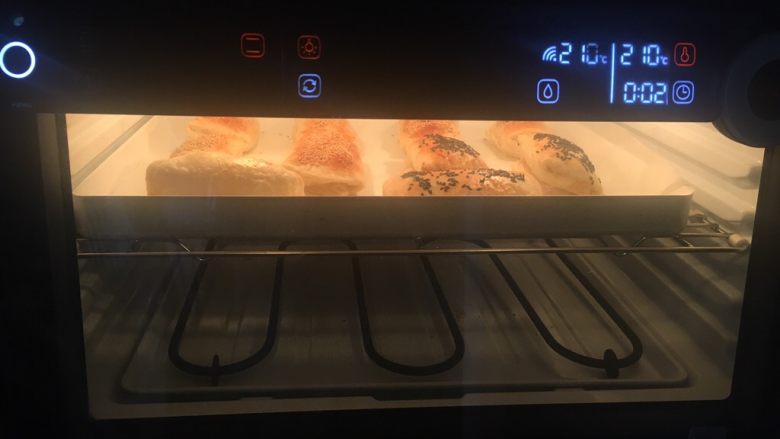 酥掉渣的芝麻烧饼,210度，上下货，中层，烤15分钟左右即可。