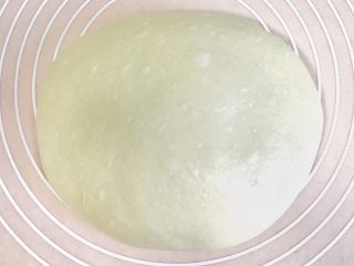 一次性发酵健康营养的白吐司,团圆面团，光滑细腻，有微量起泡