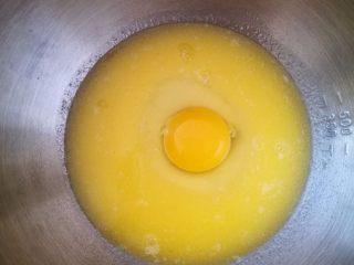 海苔麻糬球,加入一个鸡蛋