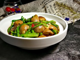 蚝油草菇炒芦笋