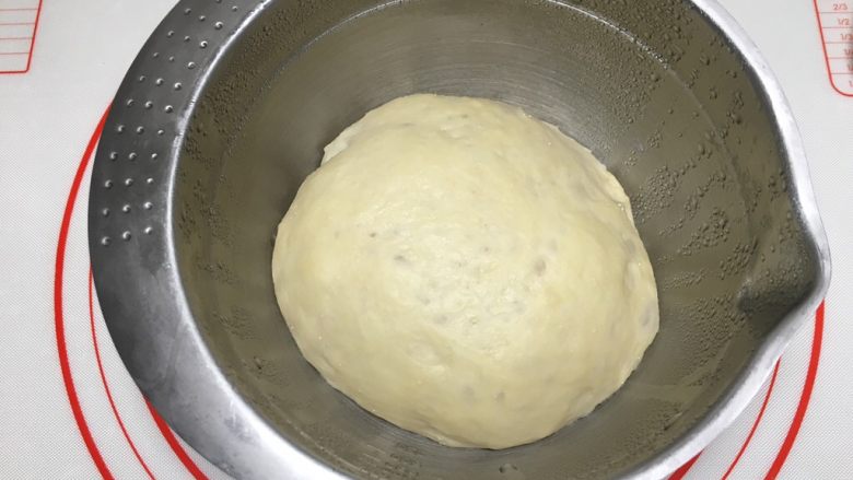 椰蓉面包条（70%冷藏中种）,冷藏后的中种面团发酵3-4倍大，带一点酸味