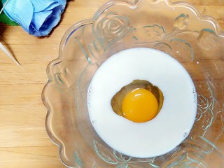 玉米面松饼,加入一枚鸡蛋