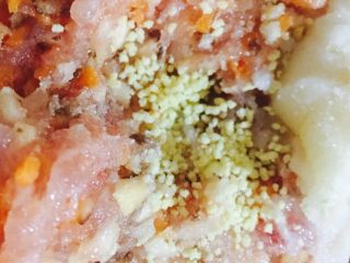 #宝宝辅食#香菇小米营养肉饼,加入鸡精一点！可以用蚝油替代，也可不放！
