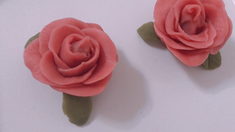桃山皮玫瑰花月饼,这个是12个花瓣。