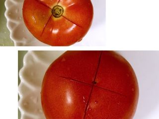 番茄酱培根意面,番茄正反两面划十字