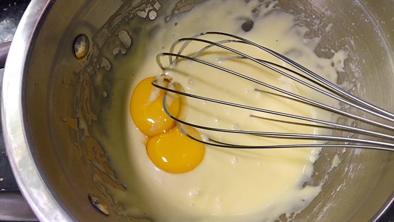 蒸出来的“戚风蛋糕”,加入最后的蛋黄
