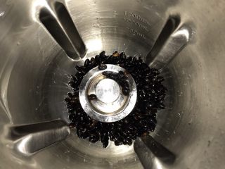 玩转苏泊尔醇浆机(一)坚果黑豆浆,放入黑豆