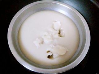 芒果糯米糍,用筷子拨开，里面没有白色粉，就熟了