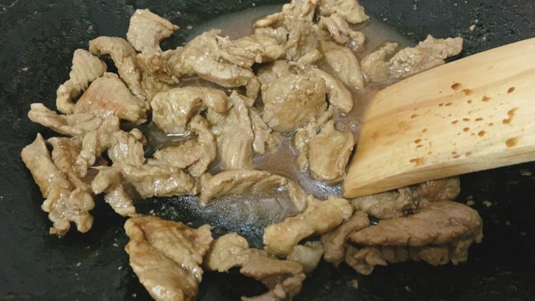 #咸味#青瓜炒肉片,差不多收汁就放少许蚝油煮熟出锅