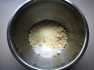 杏仁小脆饼,将杏仁粉和低粉放在一起。