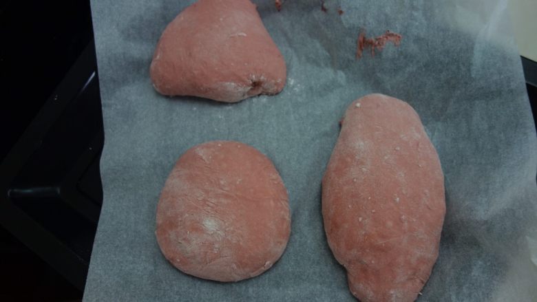 全麦樱花粉紫米麻薯软欧,整形了三个正常的～