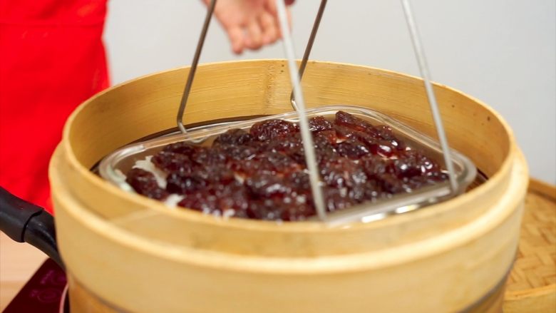 少奶奶最爱吃的甑（jing）糕-补血圣品,放入蒸笼，大火蒸1小时