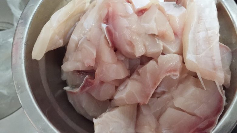砂锅紫苏脆鲩鱼,买了脆肉鲩鱼可以顺便叫档主把脆肉鲩鱼切成厚一点的鱼片