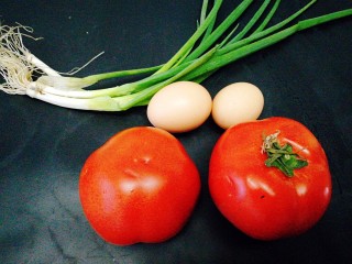 西红柿炒鸡蛋,准备好食材