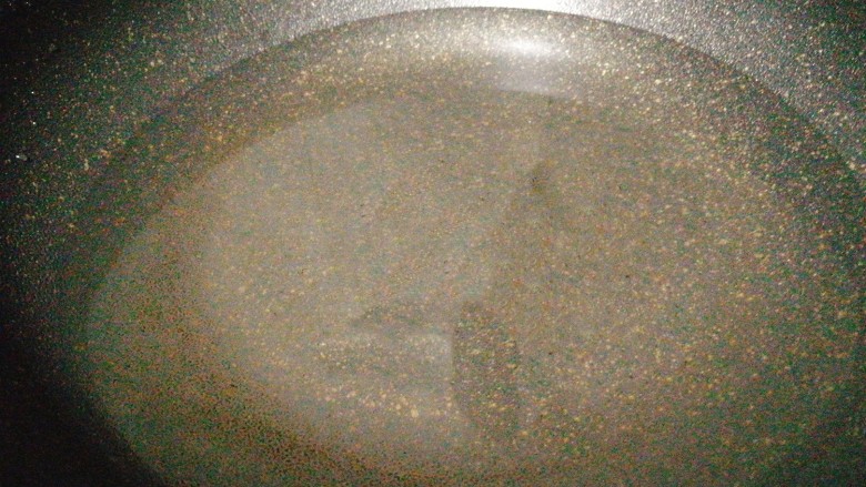 五香鹌鹑蛋,锅里放水