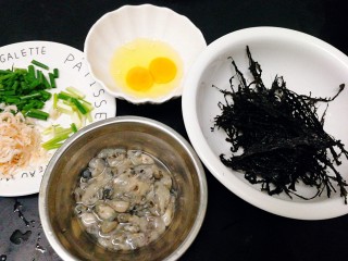 紫菜海蛎蛋花汤,全部材料准备好