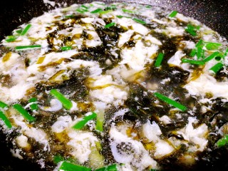 紫菜海蛎蛋花汤,再次煮开即可