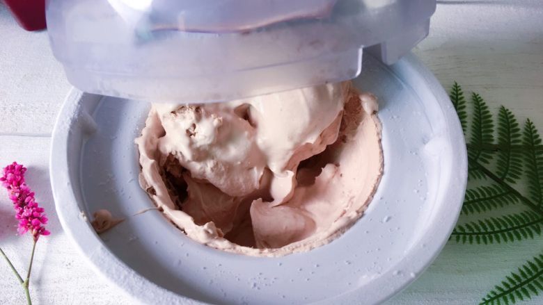 巧克力奶酪冰淇淋,15分钟，即可乳化成软冰淇淋