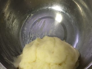 椰蓉芝士土豆球,搅拌均匀后的样子。