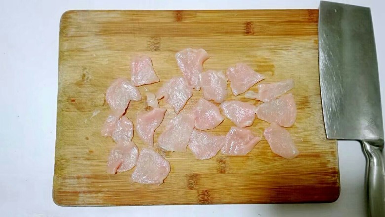 豉留香~豆豉茨菰烩肉片,肉放冰箱冷冻两小时后切薄片