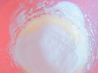 草莓奶冻可可蛋糕杯,过筛低筋面粉