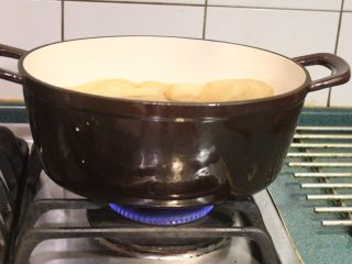 香鱼甘露煮,以小火慢慢炖煮约2-3小时。