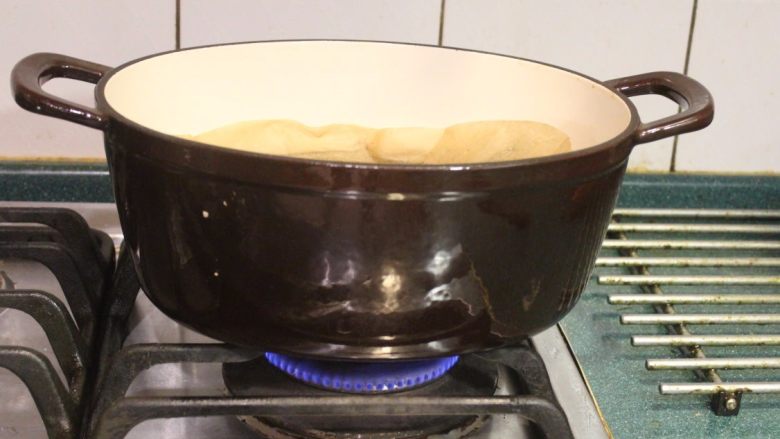 香鱼甘露煮,以小火慢慢炖煮约2-3小时。