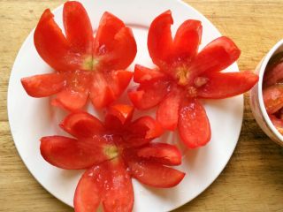 莲花番茄蛋,这是处理好的番茄莲花。