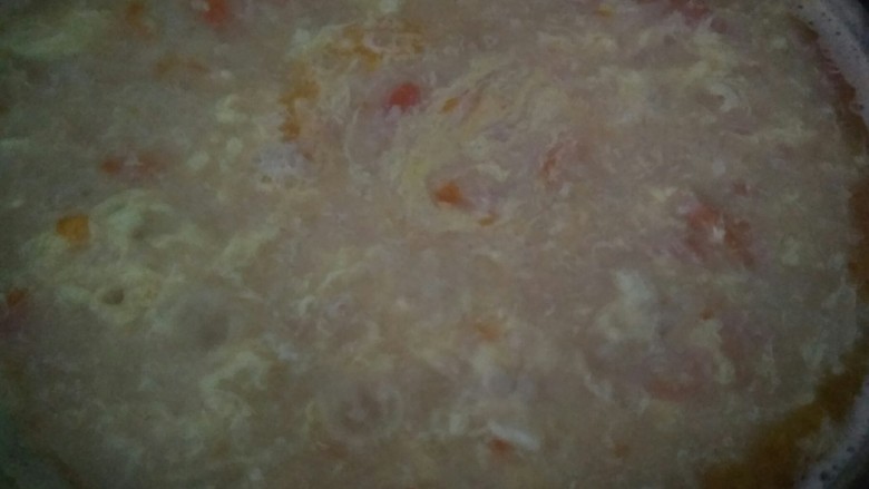 一碗汤＋西红柿鸡蛋疙瘩汤,加盐调味，喜欢的话可以加入鸡精味精之类的。
